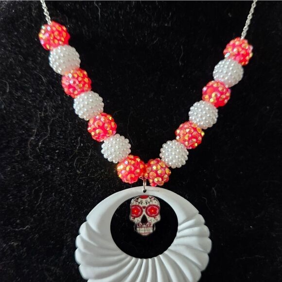 Handmade Crimson Skull spiral necklace - Picture 6 of 6